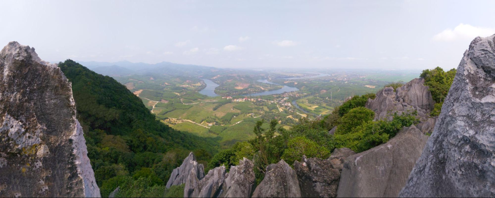 N&uacute;i Thần Đinh với vẻ đẹp kỳ vĩ