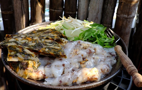Banh uot aka steamed rolled rice pancake